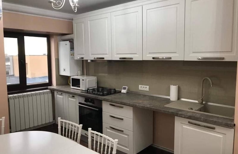 Alquiler de cómodos apartamentos de 3 habitaciones con cocina independiente, 70 m², Faleza Nord, Constanța, Rumanía